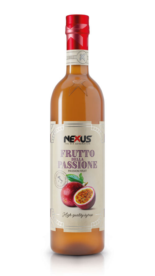 Bottiglia di Sciroppo al Passion Fruit Nexus, ideale per Pornstar Martini, cocktail tropicali e mocktail esotici.